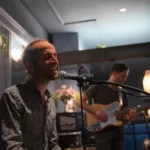 Adrien Cadene, chanteur et musicien pour mariage avec Boomerang Effect